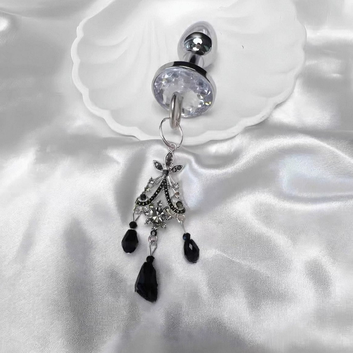 Exquisite Black Gem Diamond Choker with Nipple Clamps